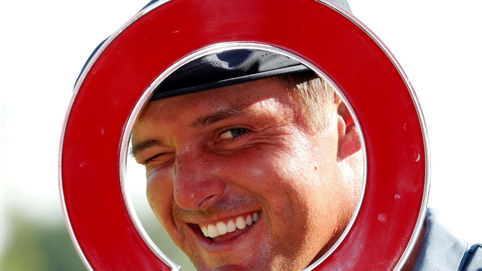 Bryson DeChambeau hits 146.9 mph clubhead speed then does UNREAL trick shot!